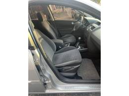 RENAULT - MÉGANE - 2011/2012 - Prata - R$ 34.900,00