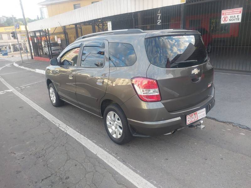 CHEVROLET - SPIN - 2014/2014 - Prata - R$ 54.800,00