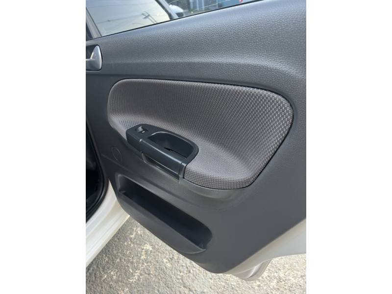 VOLKSWAGEN - VOYAGE - 2012/2013 - Cinza - R$ 36.500,00