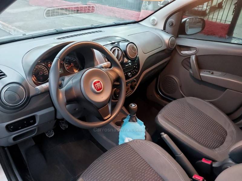 FIAT - PALIO - 2013/2014 - Prata - R$ 39.900,00