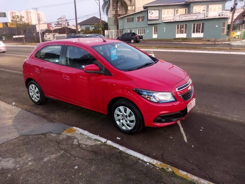 CHEVROLET - ONIX - 2015/2015 - Vermelha - R$ 51.900,00