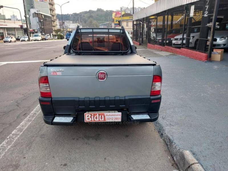 FIAT - STRADA - 2008/2008 - Cinza - R$ 36.900,00