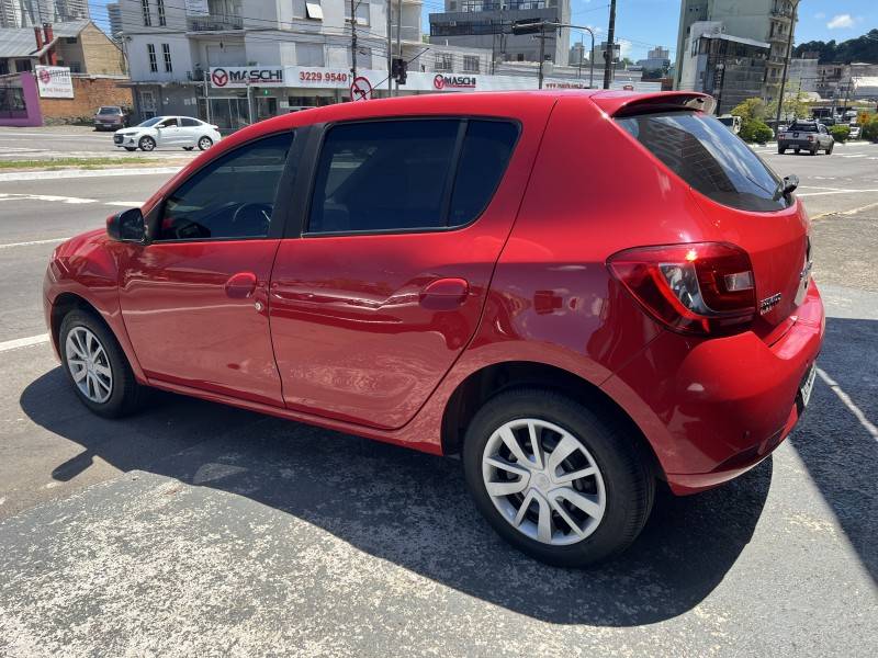 RENAULT - SANDERO - 2016/2016 - Vermelha - R$ 37.900,00