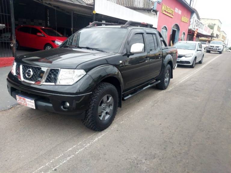 NISSAN - FRONTIER - 2010/2011 - Preta - R$ 82.900,00