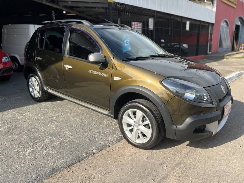 RENAULT - SANDERO - 2013/2013 - Verde - R$ 42.900,00