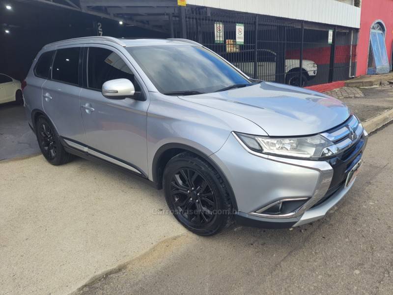 MITSUBISHI - OUTLANDER - 2017/2017 - Prata - R$ 105.900,00