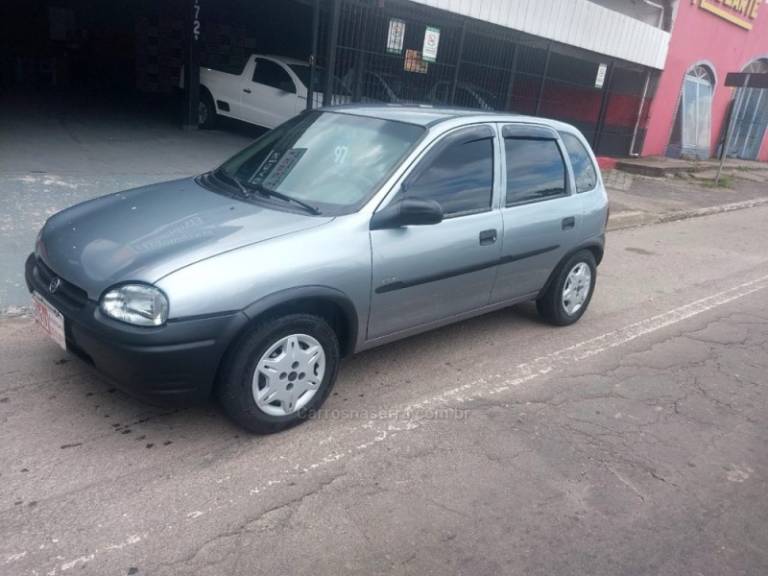 CHEVROLET - CORSA - 1996/1997 - Prata - R$ 15.900,00