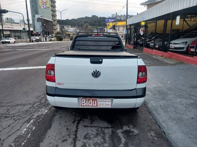 VOLKSWAGEN - SAVEIRO - 2013/2014 - Branca - R$ 49.900,00