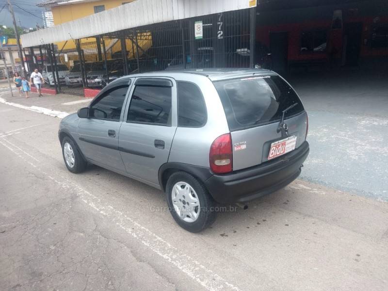 CHEVROLET - CORSA - 1996/1997 - Prata - R$ 15.900,00