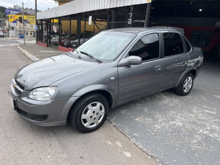 CHEVROLET - CLASSIC - 2012/2012 - Cinza - R$ 27.900,00