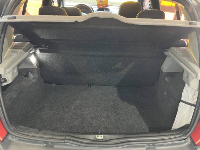 RENAULT - CLIO - 2005/2005 - Cinza - R$ 19.900,00