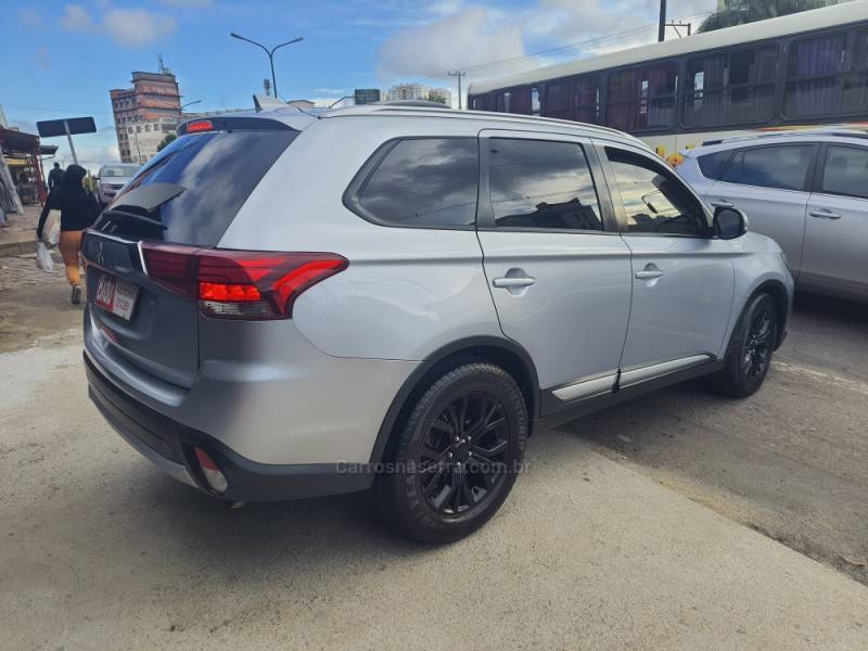 MITSUBISHI - OUTLANDER - 2017/2017 - Prata - R$ 105.900,00