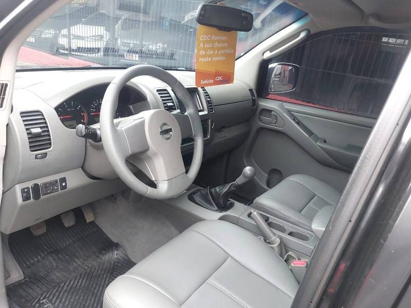 NISSAN - FRONTIER - 2010/2011 - Preta - R$ 82.900,00