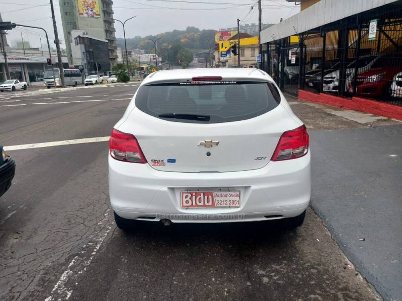 CHEVROLET - ONIX - 2018/2018 - Branca - R$ 47.800,00