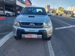 TOYOTA - HILUX - 2010/2011 - Prata - R$ 119.900,00