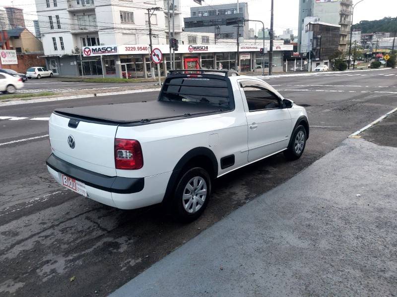 VOLKSWAGEN - SAVEIRO - 2013/2014 - Branca - R$ 49.900,00
