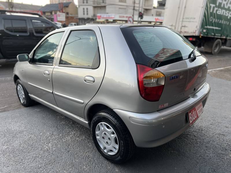 FIAT - PALIO - 2003/2003 - Prata - R$ 19.900,00