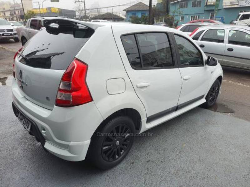 RENAULT - SANDERO - 2012/2012 - Branca - R$ 38.900,00