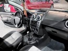 FORD - FIESTA - 2007/2008 - Prata - R$ 27.800,00