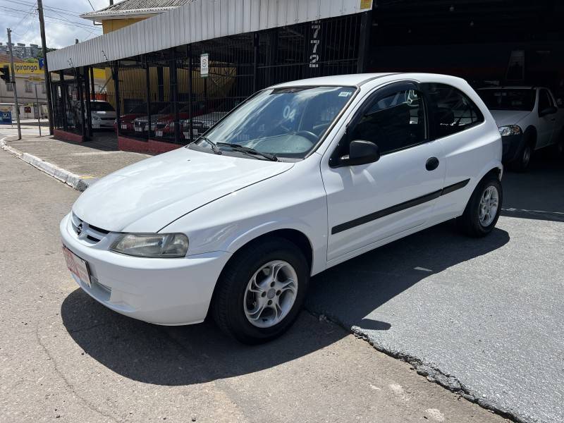 CHEVROLET - CELTA - 2004/2004 - Branca - R$ 18.900,00