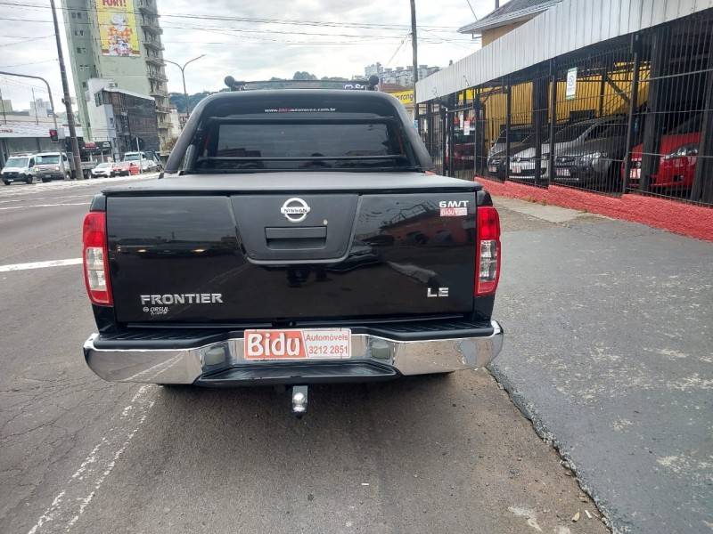 NISSAN - FRONTIER - 2010/2011 - Preta - R$ 82.900,00