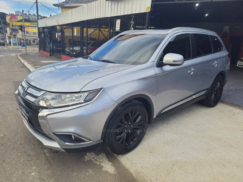 MITSUBISHI - OUTLANDER - 2017/2017 - Prata - R$ 105.900,00