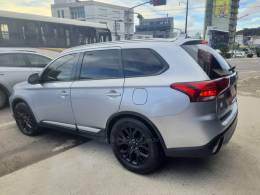 MITSUBISHI - OUTLANDER - 2017/2017 - Prata - R$ 105.900,00