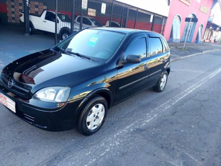 CHEVROLET - CORSA - 2002/2003 - Preta - R$ 17.900,00