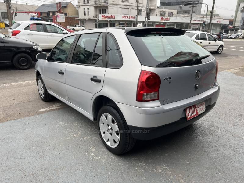 VOLKSWAGEN - GOL - 2007/2008 - Prata - R$ 24.900,00